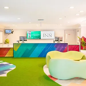West Mall Inn